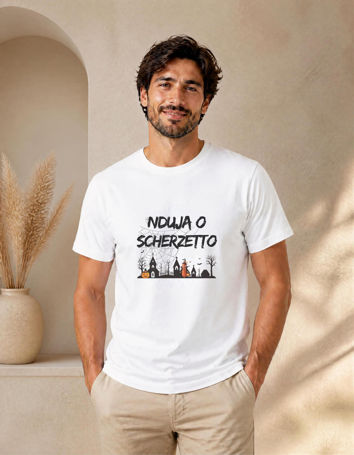 Maglietta Halloween Calabrese "NDUJA O SCHERZETTO" | T-Shirt Divertentissima e Originale, Idea Regalo A Tema Tradizione e Ironia