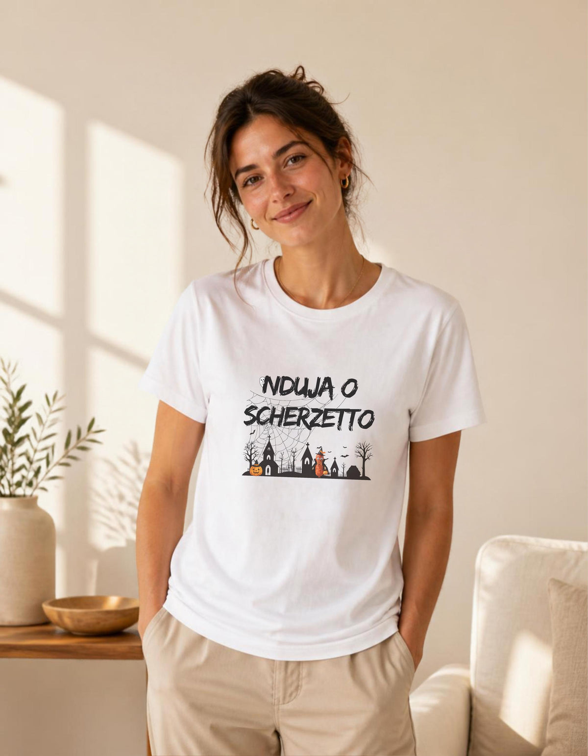 Maglietta Halloween Calabrese "NDUJA O SCHERZETTO" | T-Shirt Divertentissima e Originale, Idea Regalo A Tema Tradizione e Ironia