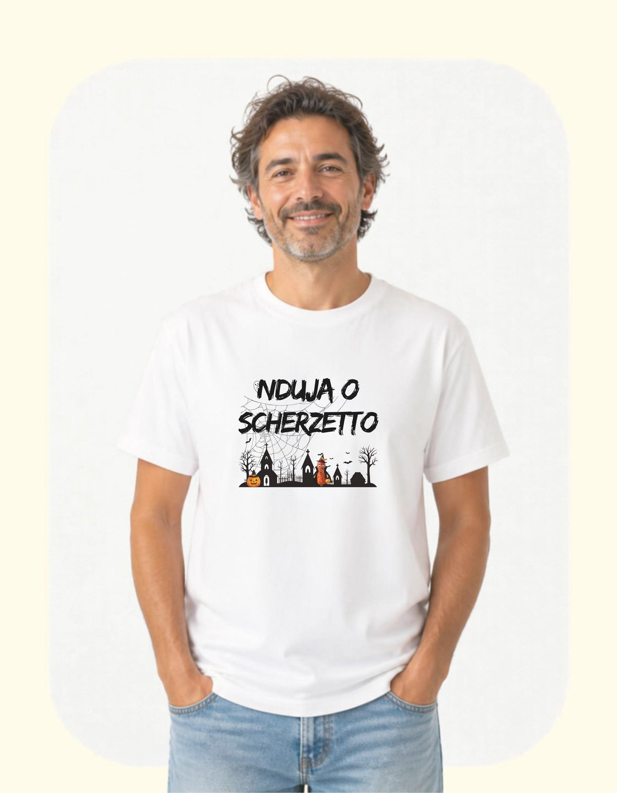 Maglietta Halloween Calabrese "NDUJA O SCHERZETTO" | T-Shirt Divertentissima e Originale, Idea Regalo A Tema Tradizione e Ironia