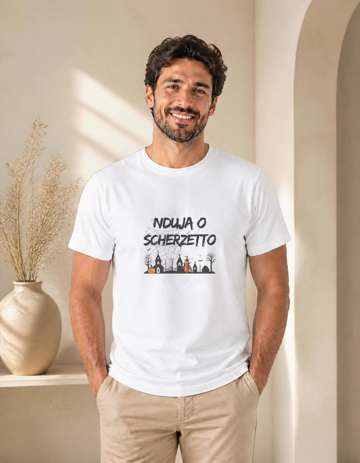 Maglietta Halloween Calabrese "NDUJA O SCHERZETTO" | T-Shirt Divertentissima e Originale, Idea Regalo A Tema Tradizione e Ironia